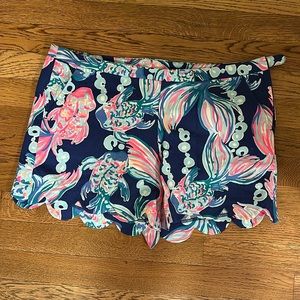 Lilly Pulitzer scalloped shorts, size 8